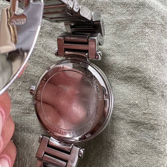 Michael Kors silver watch - Picture 8 of 13